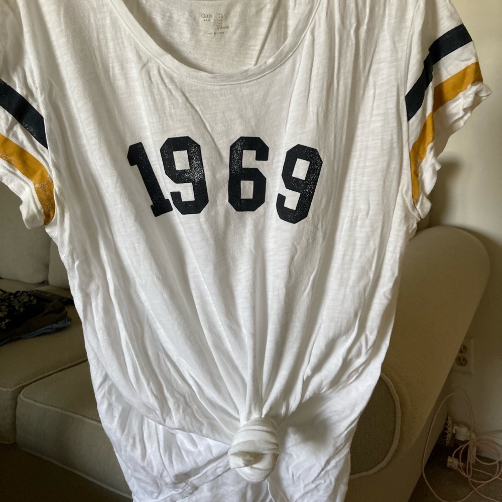 Gap t shirt